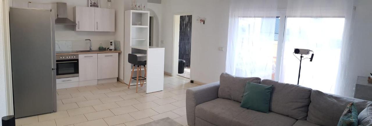 Easystay#4 Home Cinema Ferienwohnung In Kliniknaehe Mit Balkon, Boxspringbett & Netflix Бад Ойнхаузен Екстериор снимка