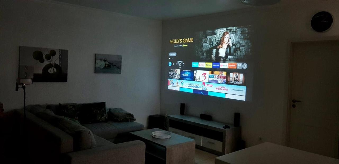 Easystay#4 Home Cinema Ferienwohnung In Kliniknaehe Mit Balkon, Boxspringbett & Netflix Бад Ойнхаузен Екстериор снимка