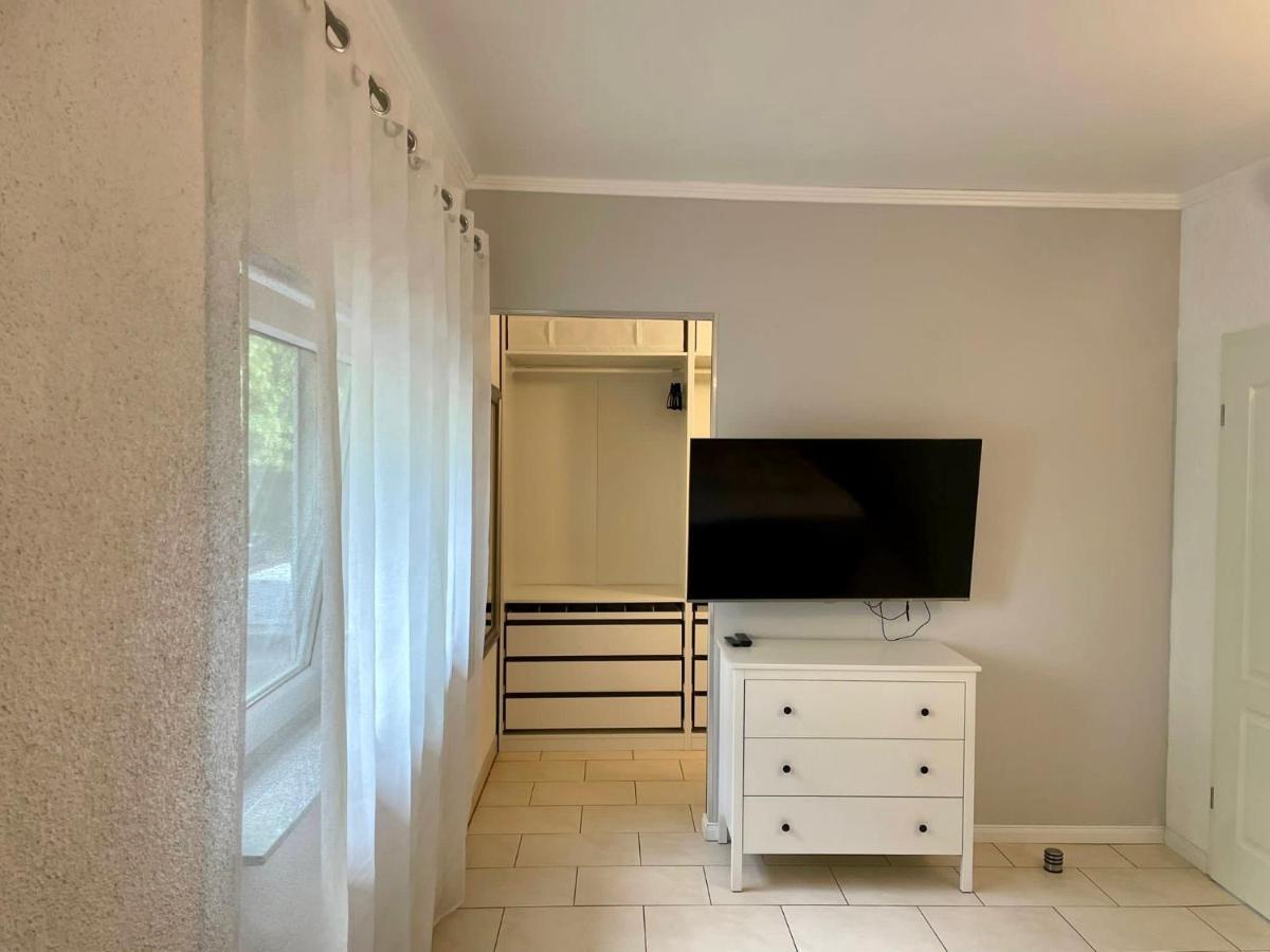 Easystay#4 Home Cinema Ferienwohnung In Kliniknaehe Mit Balkon, Boxspringbett & Netflix Бад Ойнхаузен Екстериор снимка