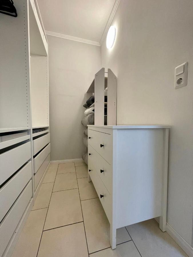 Easystay#4 Home Cinema Ferienwohnung In Kliniknaehe Mit Balkon, Boxspringbett & Netflix Бад Ойнхаузен Екстериор снимка