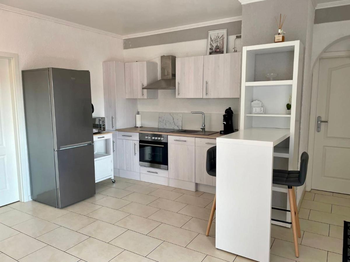 Easystay#4 Home Cinema Ferienwohnung In Kliniknaehe Mit Balkon, Boxspringbett & Netflix Бад Ойнхаузен Екстериор снимка